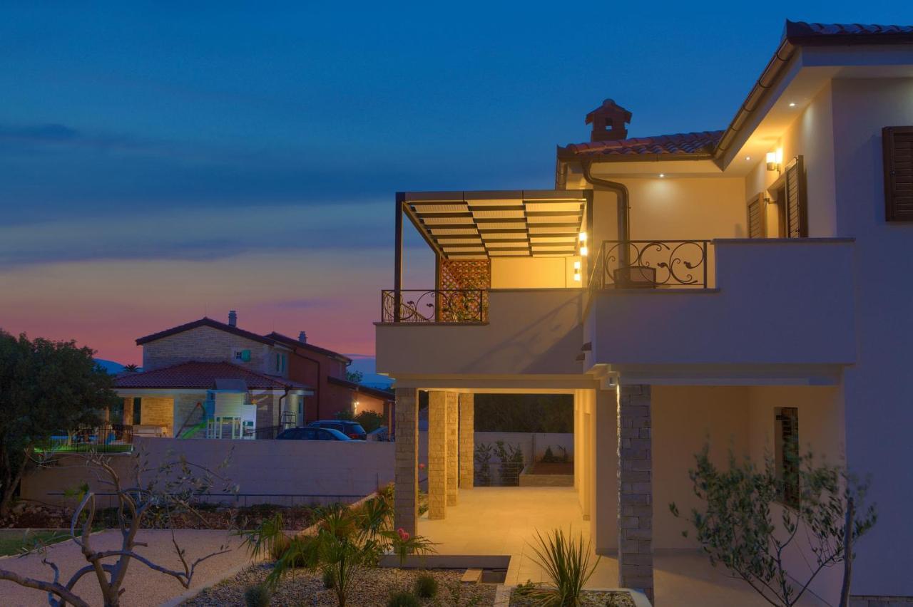 Luxury Apartments Villa Stina ปิเนซิตซี ภายนอก รูปภาพ