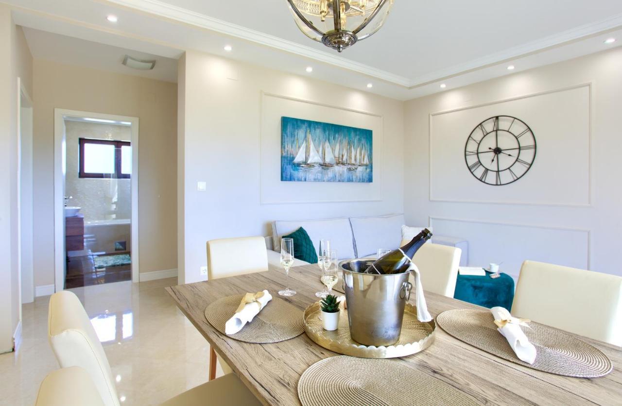 Luxury Apartments Villa Stina ปิเนซิตซี ภายนอก รูปภาพ