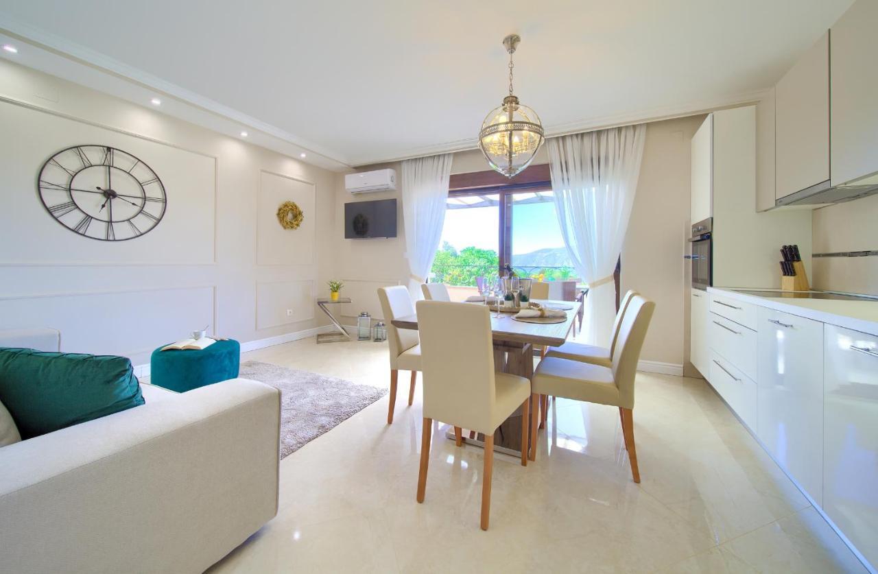 Luxury Apartments Villa Stina ปิเนซิตซี ภายนอก รูปภาพ