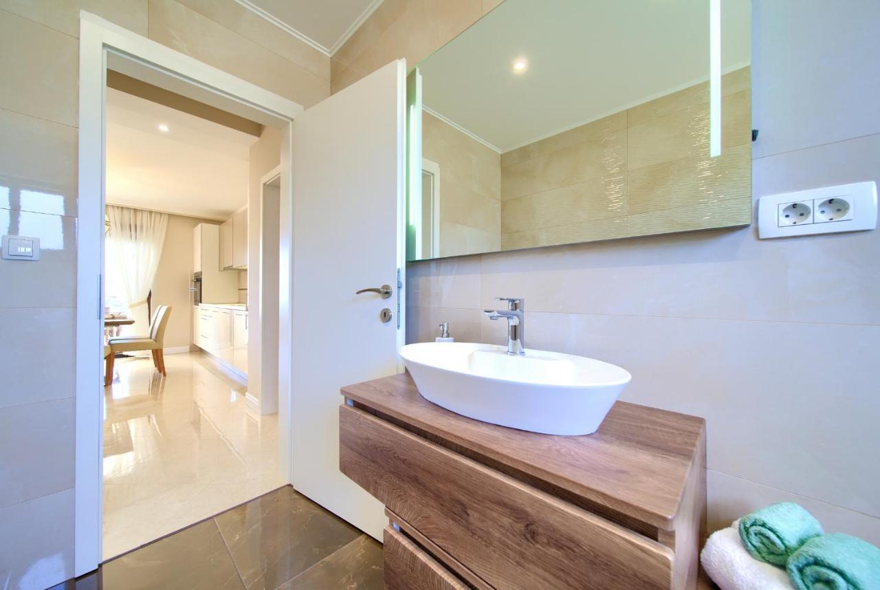 Luxury Apartments Villa Stina ปิเนซิตซี ภายนอก รูปภาพ