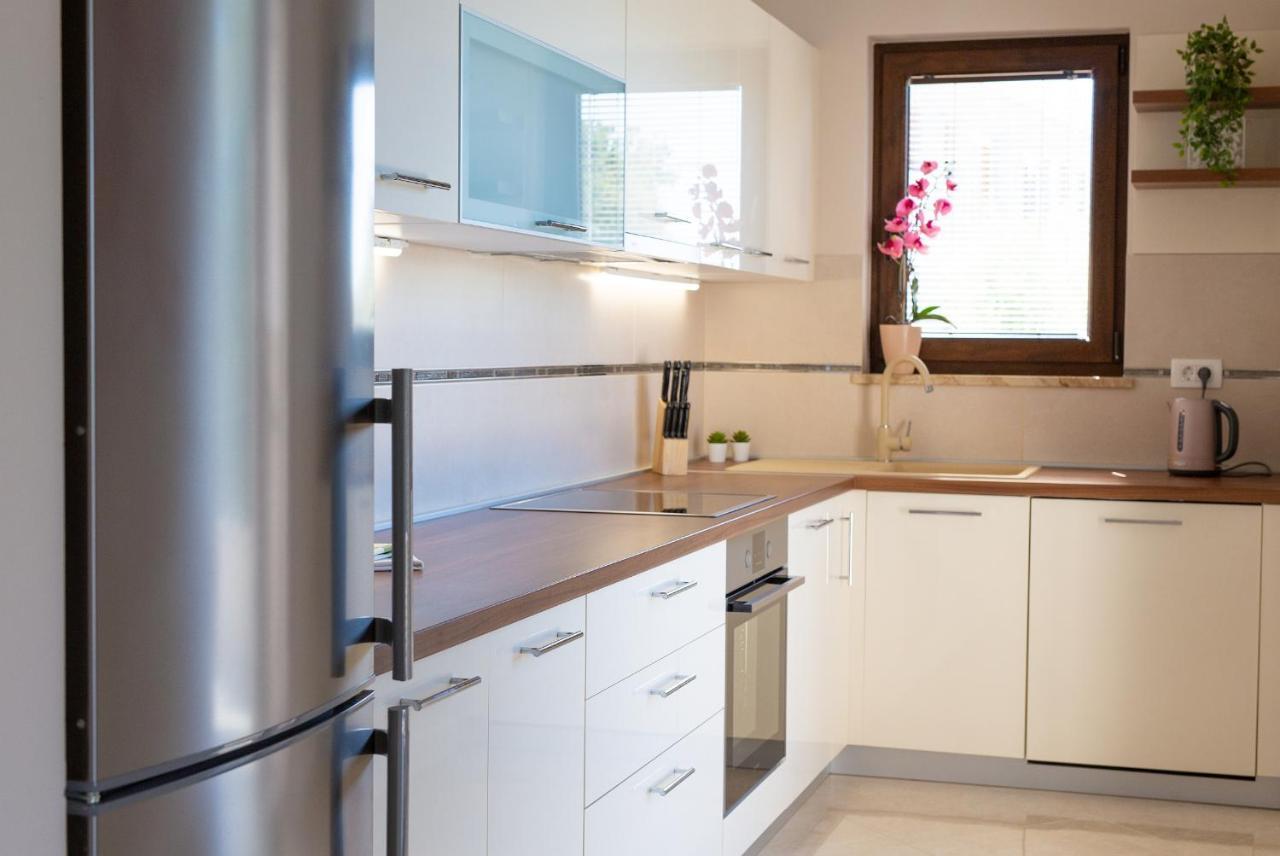 Luxury Apartments Villa Stina ปิเนซิตซี ภายนอก รูปภาพ